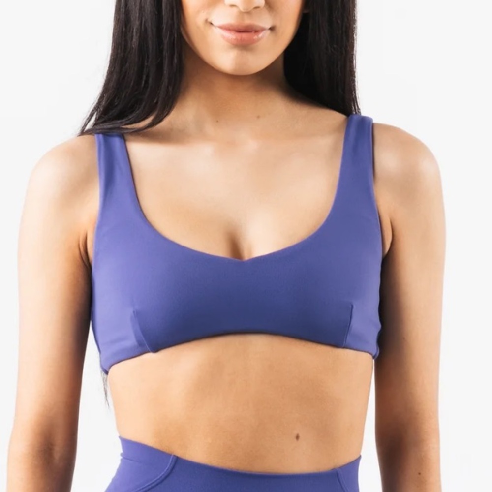 Alphalete Sculpting Sports Bra in Periwinkle Blue